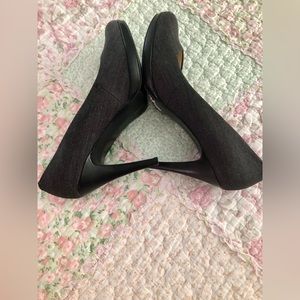 Nine West sz 9.5M Black/Dark Gray Heels GUC